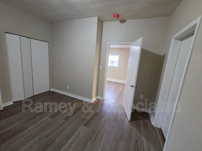 Building Photo - 2402 Rowan St