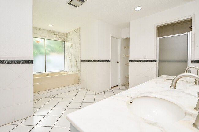 Building Photo - 11906 Pepperdine Ln