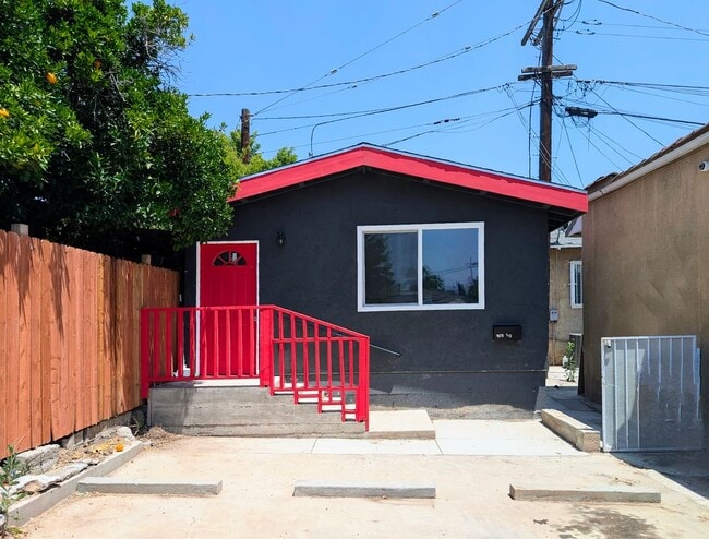 Primary Photo - 1575 1/2 Munson Avenue