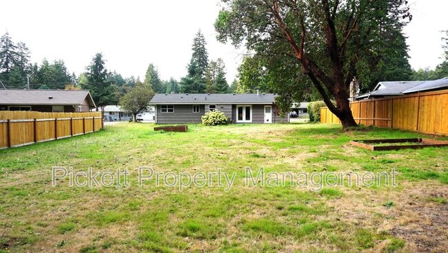 Building Photo - 2567 Madrona Dr SE