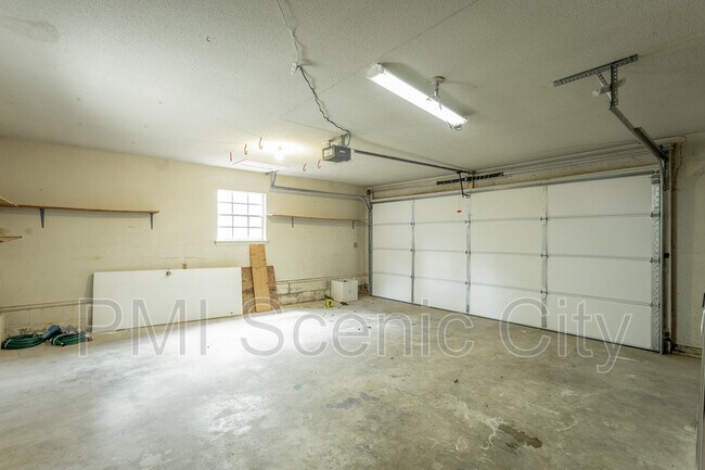 Building Photo - 508 Briar Park Ln