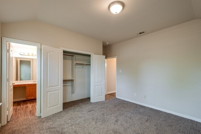 Building Photo - 121 Cliff Height Cir