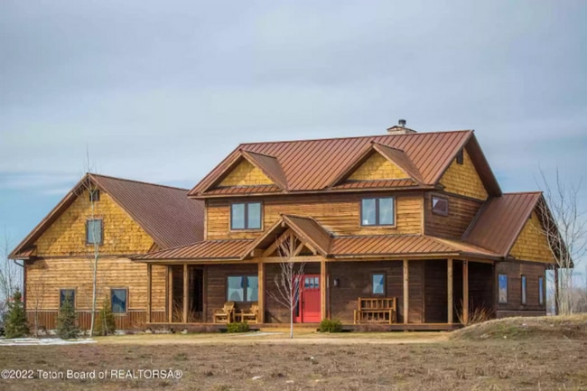 Primary Photo - Stunning Seasonal Rental on 5.18 Acres – B...