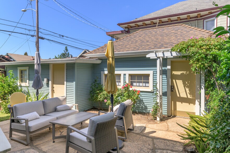 Shared Backyard - 346 63rd St