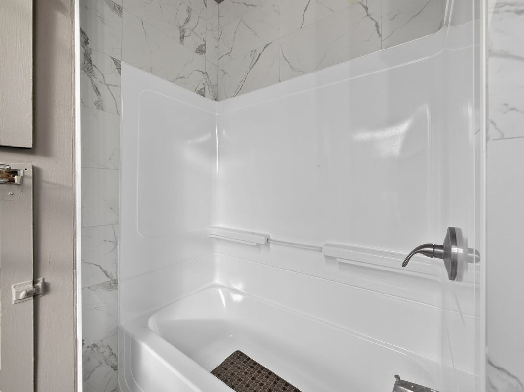 Building Photo - 608 Park St