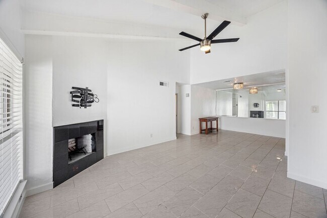 Building Photo - 5711 Sugar Hill Dr