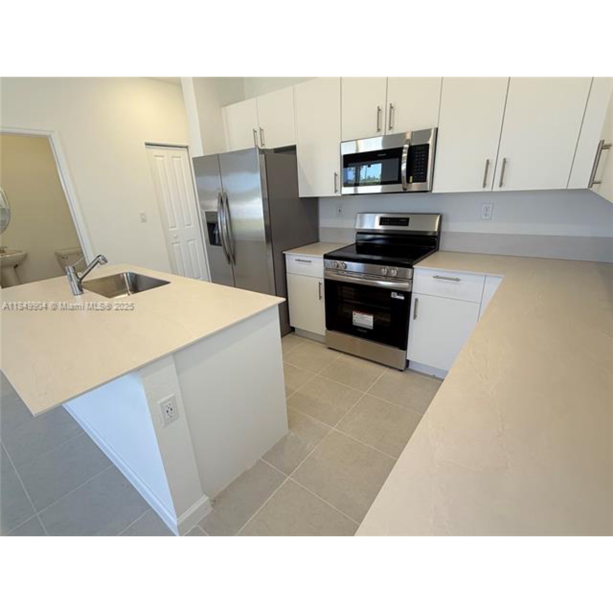 Building Photo - 2539 SE 26th Rd