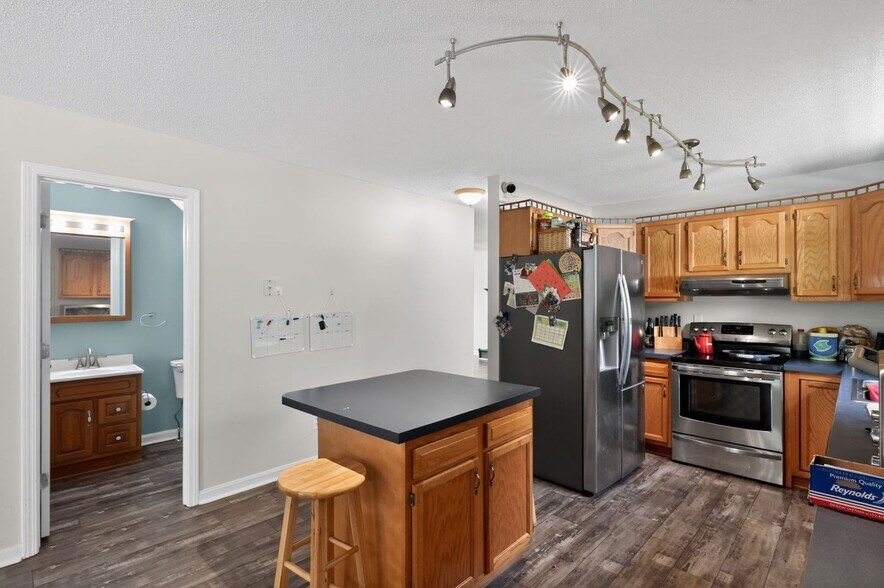 Building Photo - 373 Redwing Rd