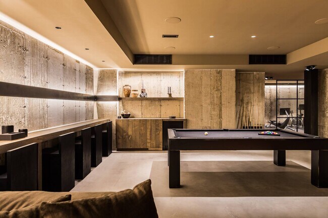 Building Photo - 265 Three Mile Harbor Hog Creek Rd