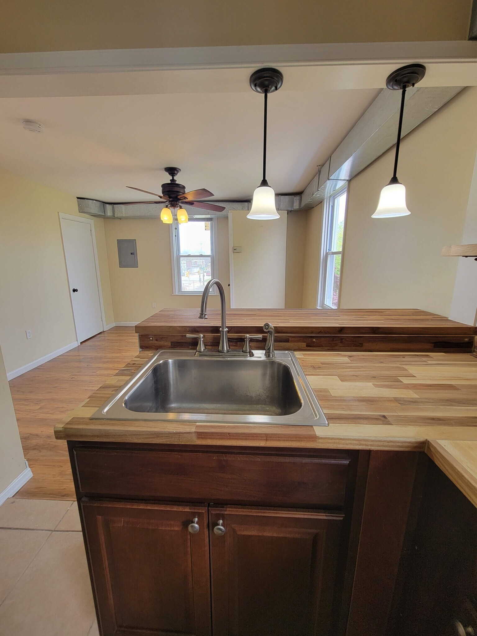 Building Photo - 933 Bleigh Ave