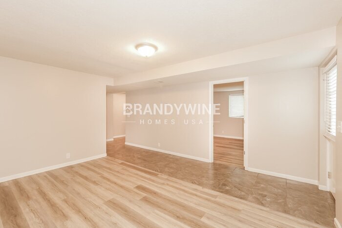 Building Photo - 402 Maple Ave