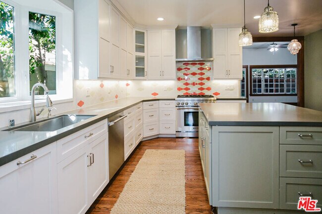 Building Photo - 13239 Addison St