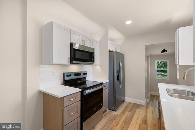 Building Photo - 563 Rosedale Rd