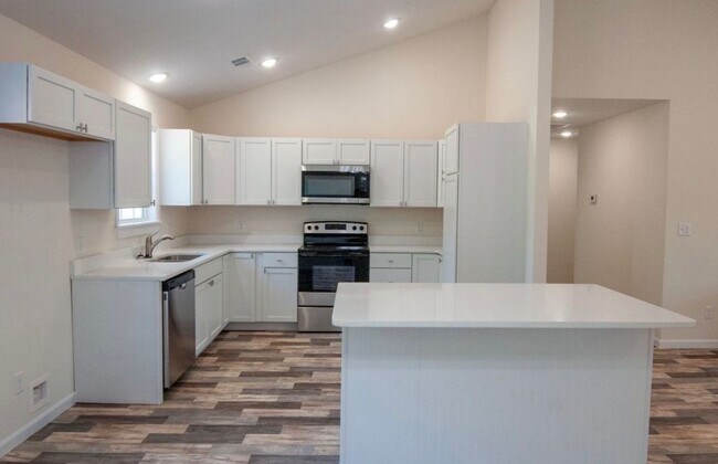 Building Photo - New 4 Bed / 3 bath in Pocahontas Available Now!