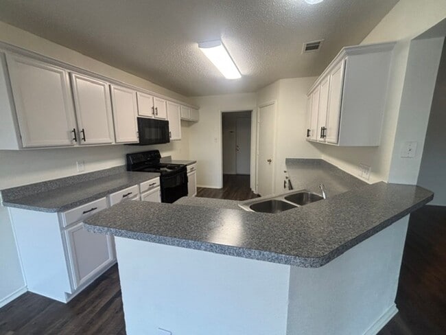 Building Photo - 1024 Carlin Ln