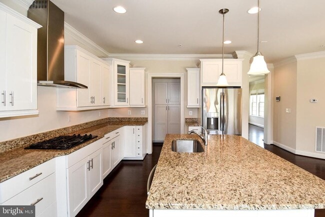 Building Photo - 810 Fair Winds Way