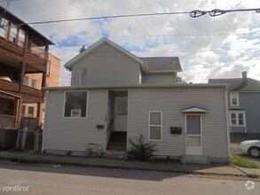 Building Photo - 3 br, 1 bath Triplex - 125 North Chestnut ...