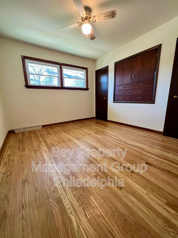 Building Photo - 303 Hedgerow Ln