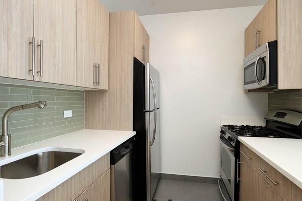 Building Photo - 3 bedroom in NEW YORK NY 10038
