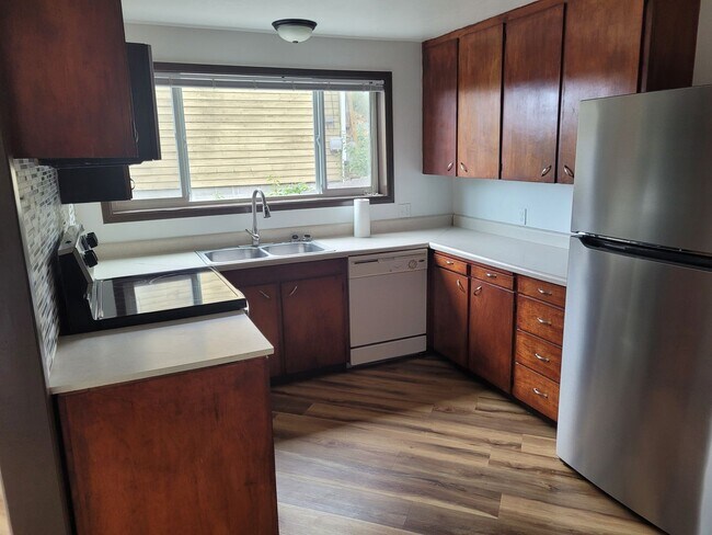 Building Photo - 2146/2148 Monroe Ave