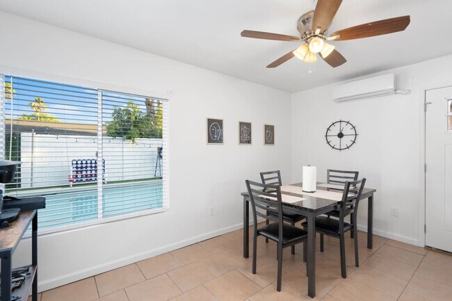 Building Photo - 3733 E Dahlia Dr