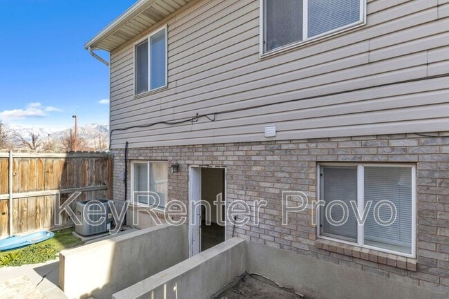 Building Photo - 1893 W 800 N St