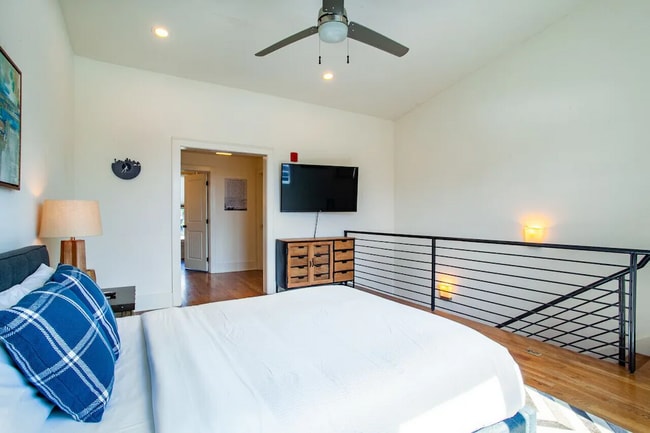 Building Photo - 205 Mews Way