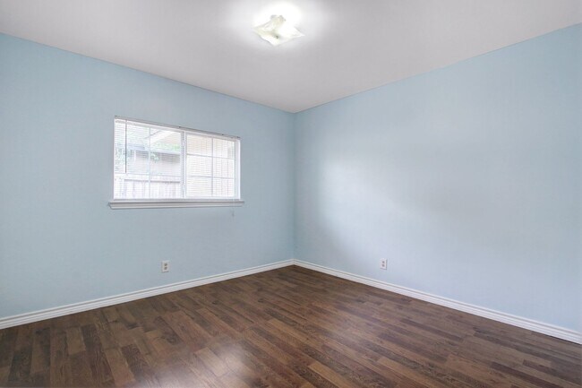 Building Photo - ***APPLICATION CURRENTLY UNDER REVIEW***Contemporary Single-Level Home with 3 Bedrooms, 2 Bathroo...
