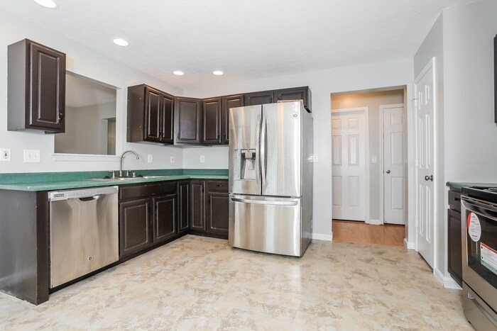 Building Photo - 2211 Scheper Ct