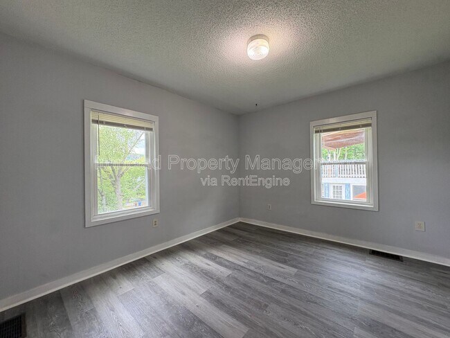 Building Photo - 172 Mt Pleasant St