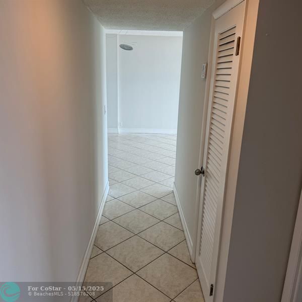 Building Photo - 1455 N Treasure Dr