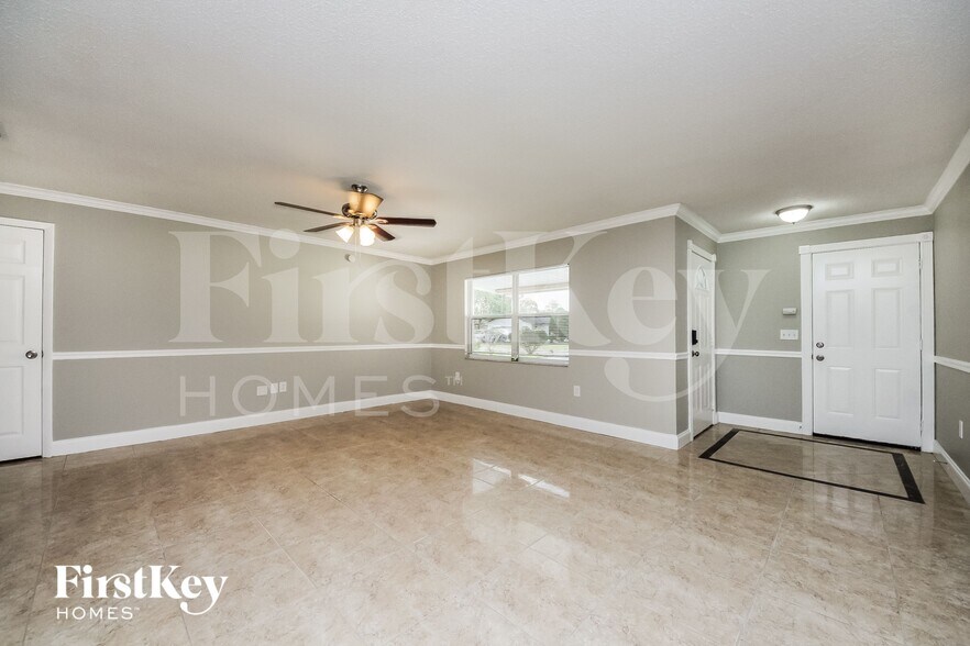 Building Photo - 504 St Dunstan Way