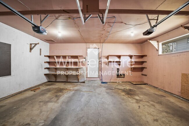 Building Photo - Fantastic Updated South Hill Rancher 3 Bedroom 2 Bath with Hardwood throughout
