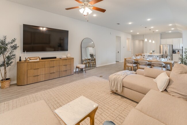 Building Photo - 130 Pioneer Canyon Pl