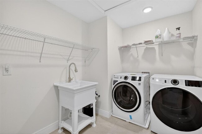 Building Photo - 6070 Sierra Crown St