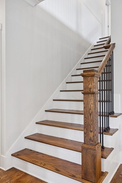 Building Photo - 2310 Vaulx Ln