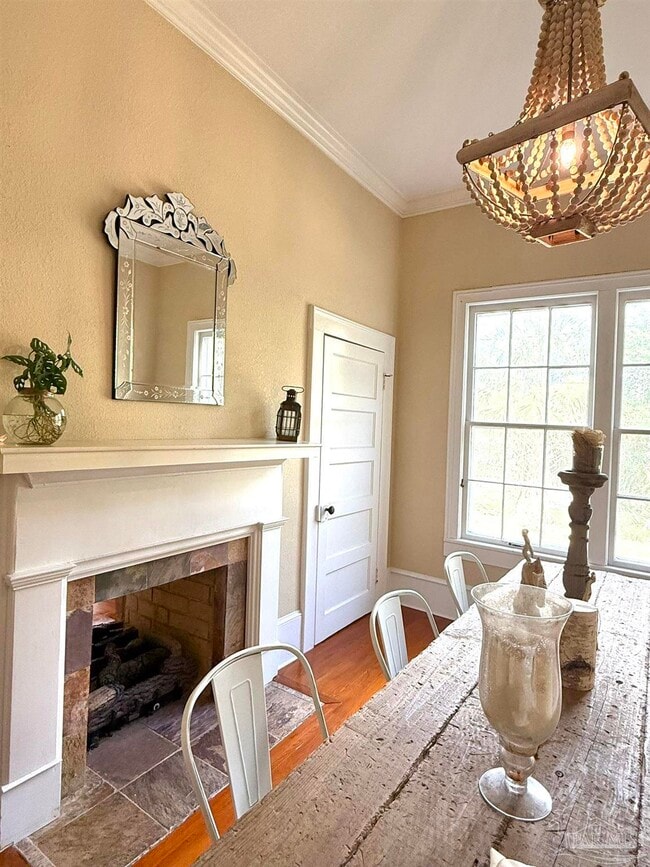 Building Photo - 6855 Pine St