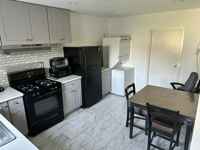 Building Photo - 15306 El Camino Ave