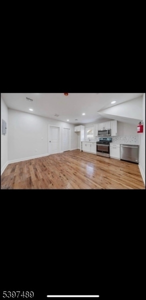 Building Photo - 2037 Gless Ave