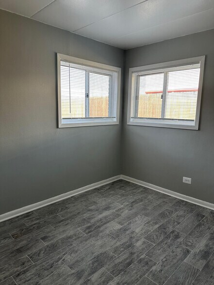 Building Photo - 1400 Carol St