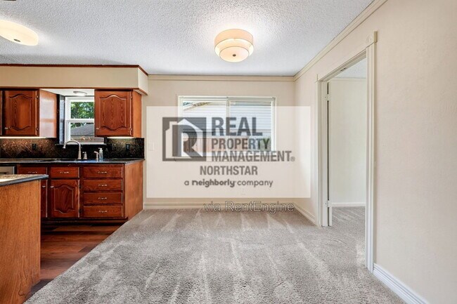 Building Photo - 902 Arrowhead Dr