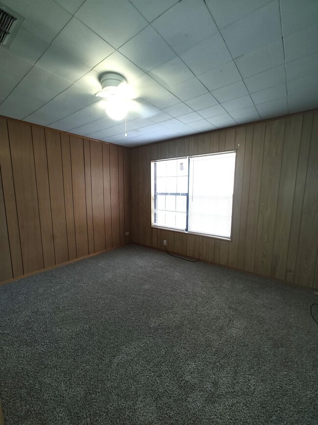 Building Photo - 65 Hooks Rd