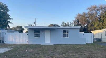 Building Photo - 2349 NW 13th Ct