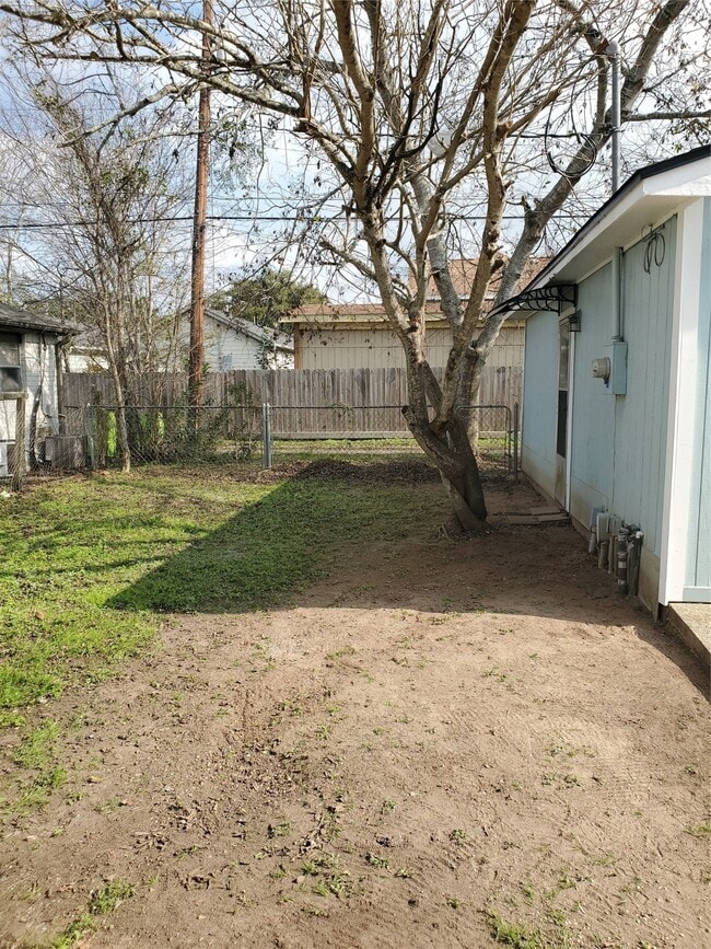 Building Photo - 1205 2nd St