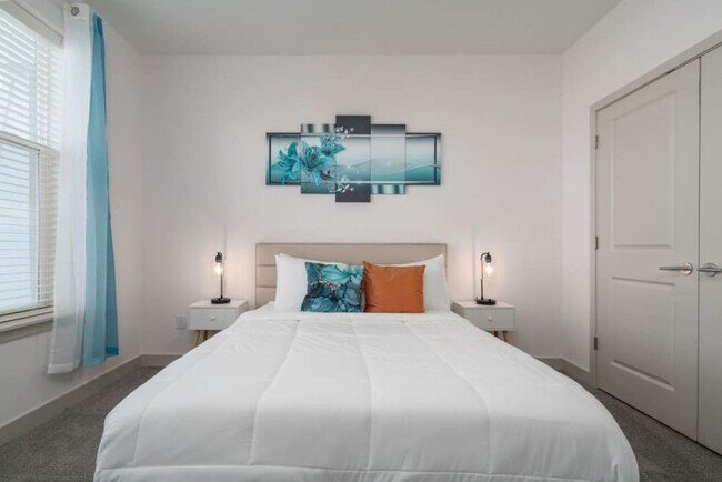 Building Photo - 5775 Sunrise Wy