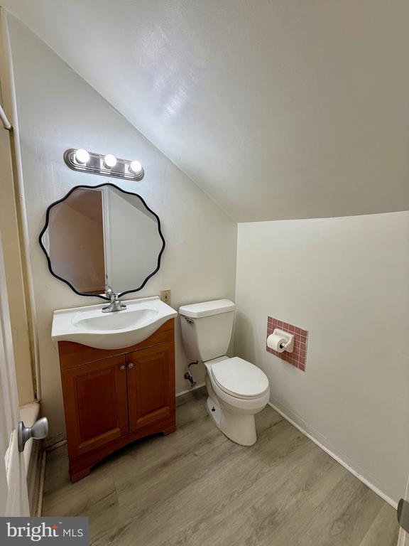 Building Photo - 403 S Main St