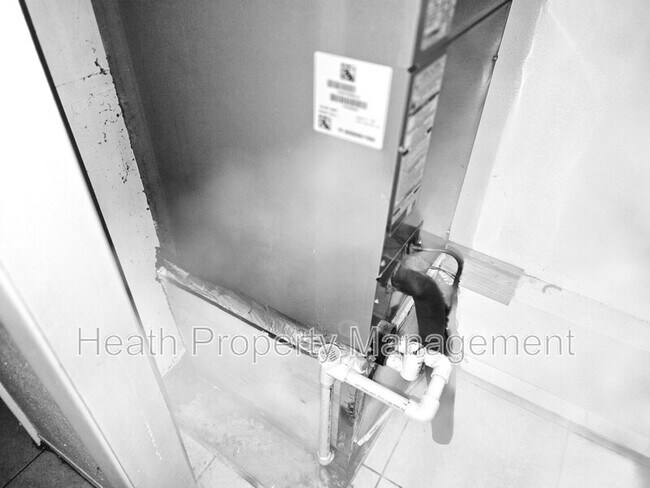 Building Photo - 504 6th Ave NW