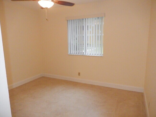 Building Photo - 3017 N Oakland Forest Dr