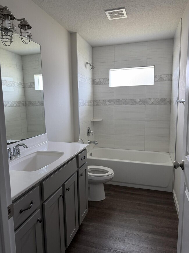 Building Photo - 4634 SW Athena Dr