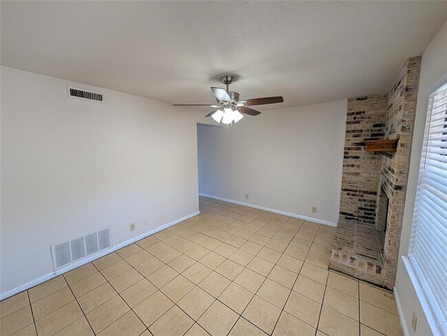 Building Photo - 7800 Northcrest Blvd